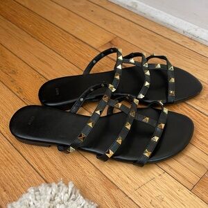Wide Friendly Black Gold Sandals